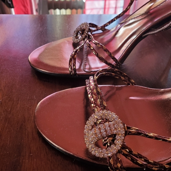 Graduation Spring heels - Picture 2 of 7